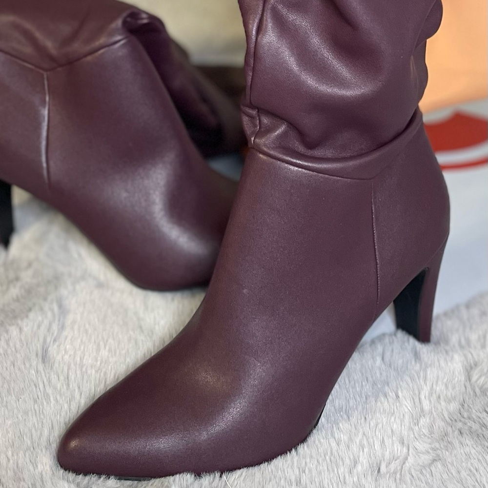 Elegant Burgundy Women's Boots